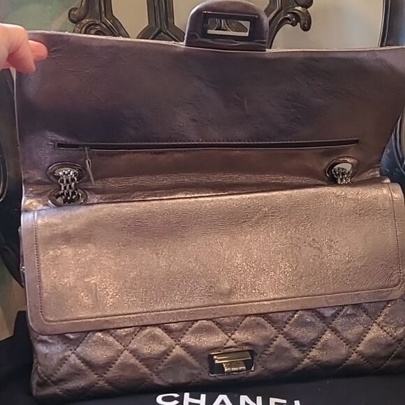 CHANEL Reissue Flap Bag Quilted Metallic Aged Calfskin 2.55 - Picture 6 of 17